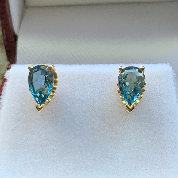 NEW 14KY London Blue Pear Shaped Stud Earrings - Picture 8 of 14